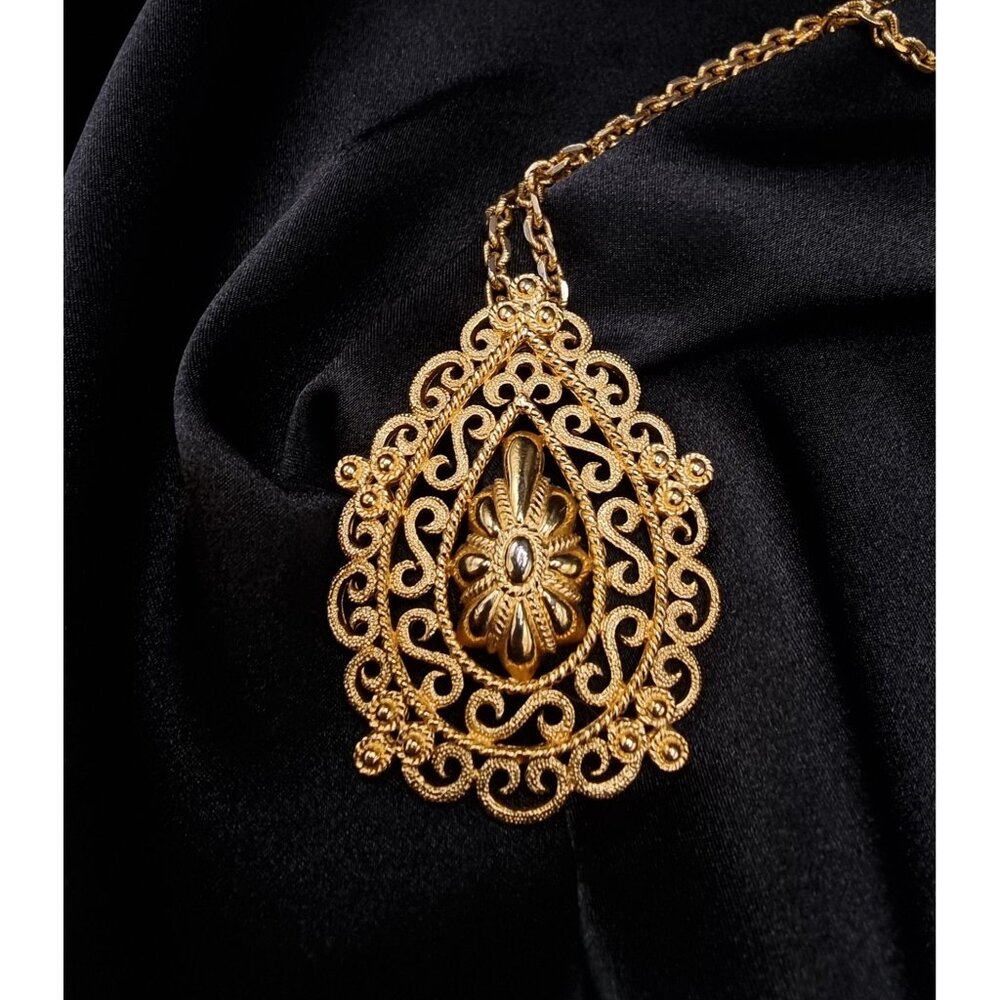 Vintage 1960s-1970s TRIFARI Signed Ornate Gold-Tone Filigree Necklace